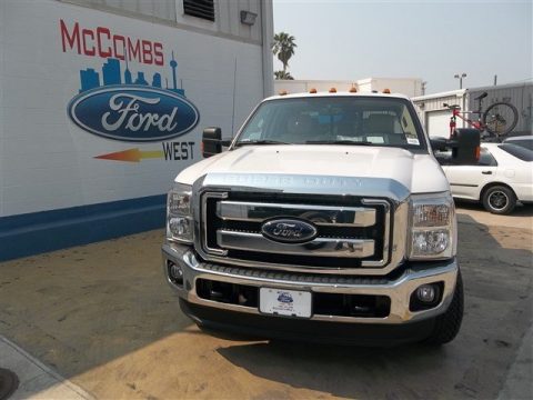 White Platinum Metallic Tri-Coat Ford F350 Super Duty Lariat Crew Cab 4x4 Dually.  Click to enlarge.
