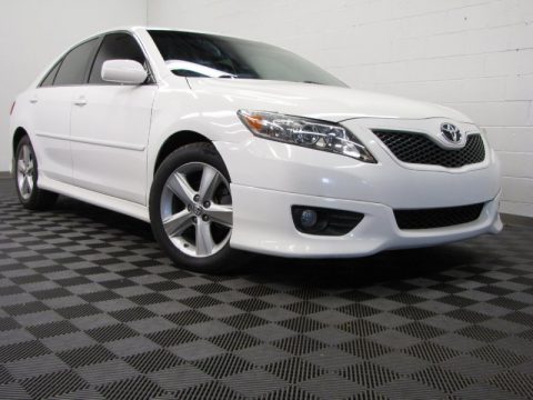 Super White Toyota Camry SE.  Click to enlarge.