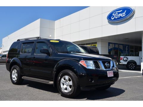 Super Black Nissan Pathfinder SE 4x4.  Click to enlarge.