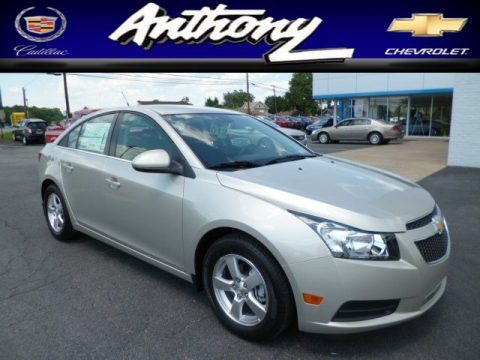 Champagne Silver Metallic Chevrolet Cruze LT.  Click to enlarge.