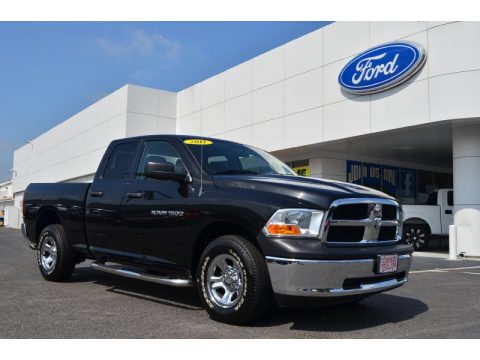Brilliant Black Crystal Pearl Dodge Ram 1500 ST Quad Cab 4x4.  Click to enlarge.