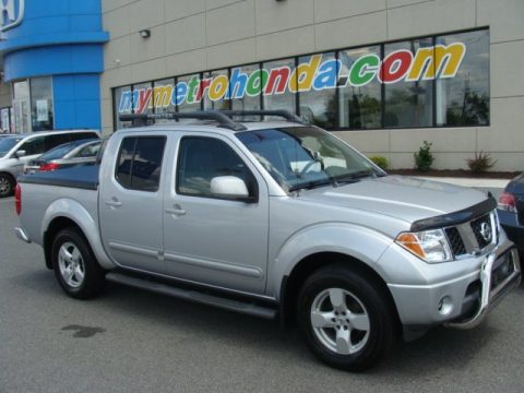 Radiant Silver Nissan Frontier LE Crew Cab 4x4.  Click to enlarge.