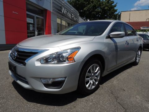 Brilliant Silver Nissan Altima 2.5 S.  Click to enlarge.