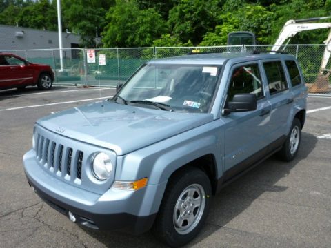 Winter Chill Pearl Jeep Patriot Sport.  Click to enlarge.