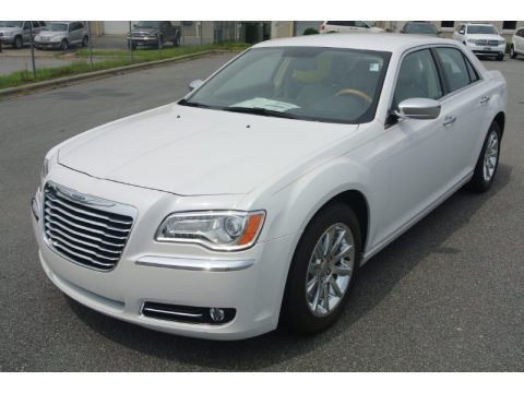 Ivory Tri-Coat Pearl Chrysler 300 C.  Click to enlarge.