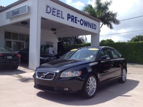 Black Stone Volvo S40 2.4i.  Click to enlarge.