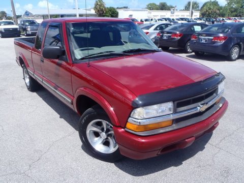 Dark Cherry Red Metallic Chevrolet S10 LS Extended Cab.  Click to enlarge.