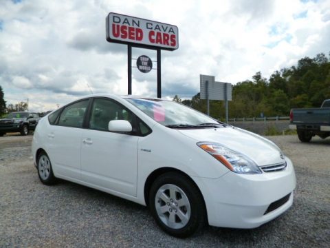 Super White Toyota Prius Hybrid.  Click to enlarge.