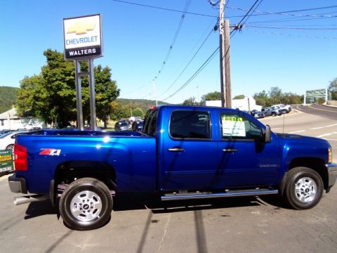 Blue Topaz Metallic Chevrolet Silverado 2500HD LT Crew Cab 4x4.  Click to enlarge.