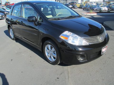 Super Black Nissan Versa 1.8 SL Sedan.  Click to enlarge.