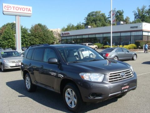 Magnetic Gray Metallic Toyota Highlander V6 4WD.  Click to enlarge.