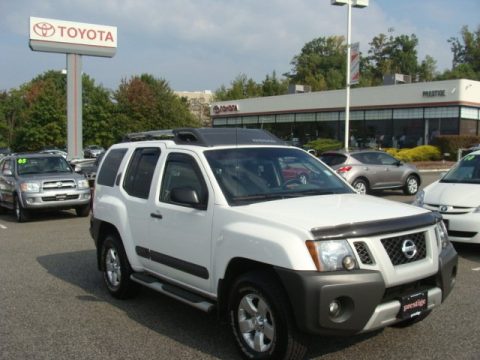 Avalanche White Nissan Xterra X 4x4.  Click to enlarge.