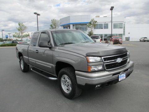 Graystone Metallic Chevrolet Silverado 1500 LS Extended Cab 4x4.  Click to enlarge.