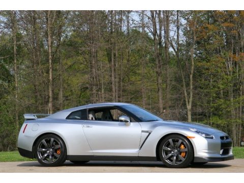 Super Silver Nissan GT-R Premium.  Click to enlarge.