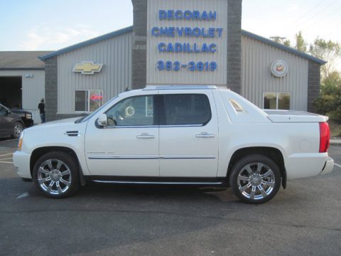 White Diamond Tricoat Cadillac Escalade EXT Luxury AWD.  Click to enlarge.