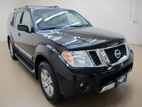 Super Black Nissan Pathfinder LE 4x4.  Click to enlarge.