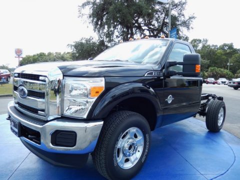 Tuxedo Black Metallic Ford F350 Super Duty XLT Regular Cab 4x4 Chassis.  Click to enlarge.