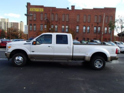 White Platinum Metallic Tri-Coat Ford F350 Super Duty Lariat Crew Cab 4x4 Dually.  Click to enlarge.