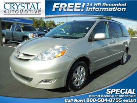 Silver Shadow Pearl Toyota Sienna XLE.  Click to enlarge.