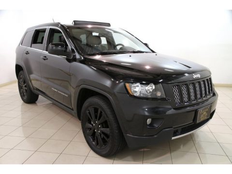 Brilliant Black Crystal Pearl Jeep Grand Cherokee Altitude 4x4.  Click to enlarge.