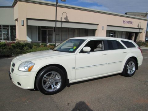 Cool Vanilla White Dodge Magnum R/T.  Click to enlarge.