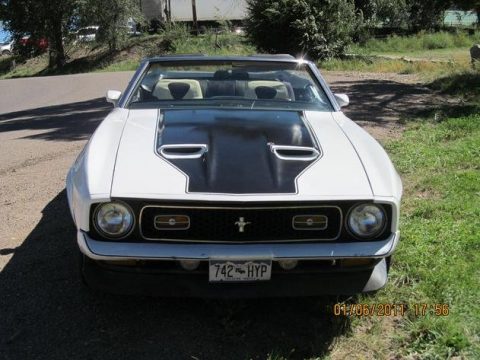 White Ford Mustang Mach 1 Convertible.  Click to enlarge.
