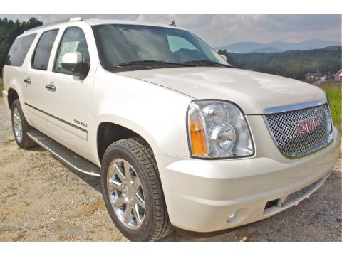 White Diamond Tricoat GMC Yukon XL Denali AWD.  Click to enlarge.