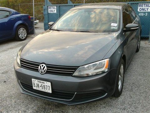 Platinum Gray Metallic Volkswagen Jetta SE Sedan.  Click to enlarge.