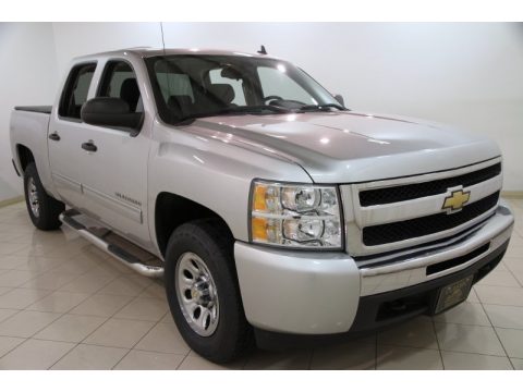 Sheer Silver Metallic Chevrolet Silverado 1500 LT Crew Cab 4x4.  Click to enlarge.
