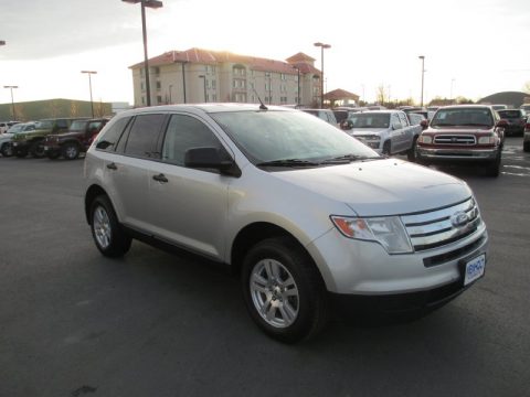 Ingot Silver Metallic Ford Edge SE AWD.  Click to enlarge.