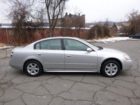 Sheer Silver Metallic Nissan Altima 2.5 S.  Click to enlarge.