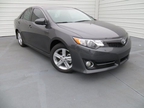Magnetic Gray Metallic Toyota Camry SE.  Click to enlarge.