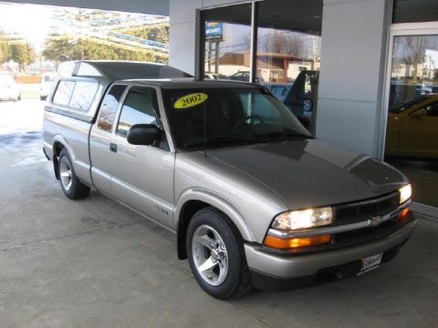 Light Pewter Metallic Chevrolet S10 LS Extended Cab.  Click to enlarge.