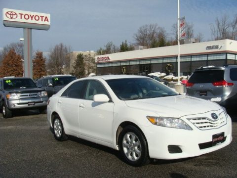 Super White Toyota Camry LE. Click to enlarge. Super White Toyota Camry LE. Click to enlarge.