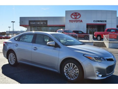 Classic Silver Metallic Toyota Avalon Hybrid Limited.  Click to enlarge.