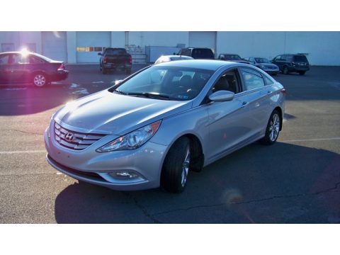 Radiant Silver Hyundai Sonata SE.  Click to enlarge.