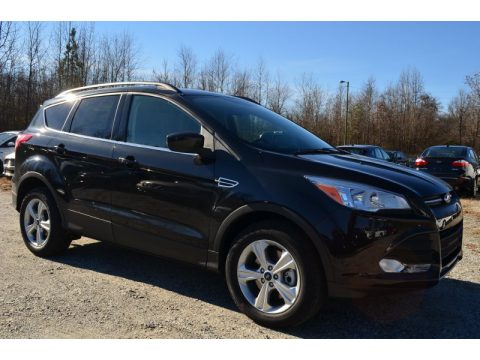 Tuxedo Black Ford Escape SE 2.0L EcoBoost.  Click to enlarge.