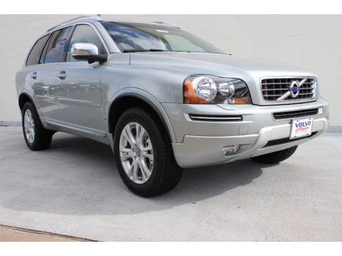 Electric Silver Metallic Volvo XC90 3.2.  Click to enlarge.