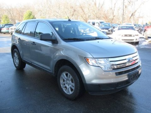 Vapor Silver Metallic Ford Edge SE AWD.  Click to enlarge.