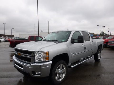 Silver Ice Metallic Chevrolet Silverado 2500HD LT Crew Cab 4x4.  Click to enlarge.