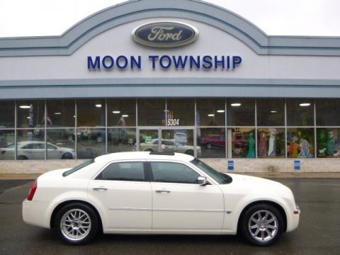 Cool Vanilla Chrysler 300 C HEMI.  Click to enlarge.