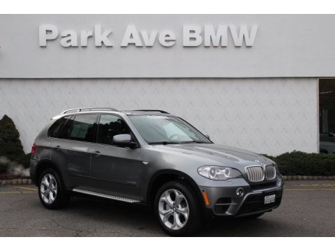 Space Gray Metallic BMW X5 xDrive 50i.  Click to enlarge.
