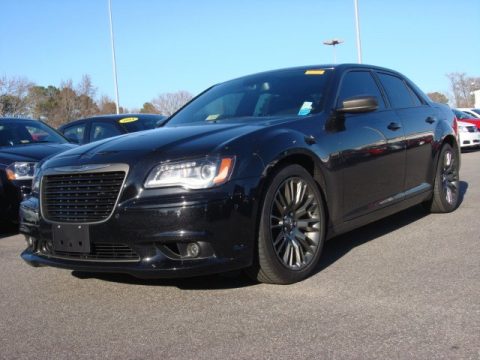Phantom Black Tri-Coat Pearl Chrysler 300 C John Varvatos Limited Edition.  Click to enlarge.