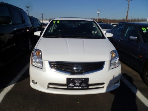 Aspen White Nissan Sentra 2.0 SL.  Click to enlarge.