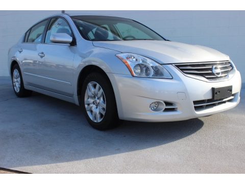 Brilliant Silver Nissan Altima 2.5 S.  Click to enlarge.