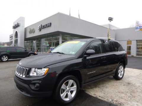 Brilliant Black Crystal Pearl Jeep Compass 2.4 4x4.  Click to enlarge.