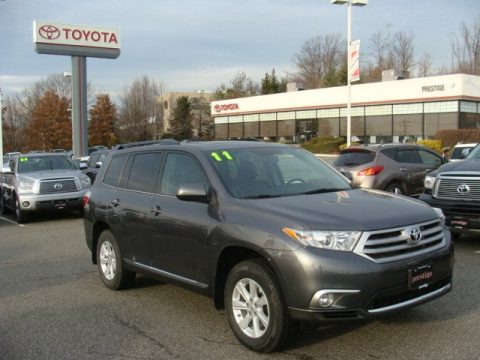 Magnetic Gray Metallic Toyota Highlander SE 4WD.  Click to enlarge.