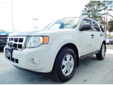 White Suede Ford Escape XLT V6 4WD.  Click to enlarge.