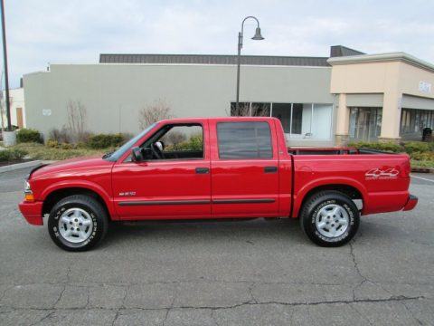 Victory Red Chevrolet S10 LS Crew Cab 4x4.  Click to enlarge.