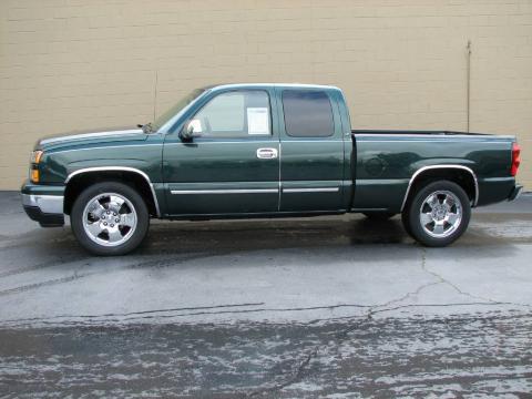 Dark Green Metallic Chevrolet Silverado 1500 LS Extended Cab.  Click to enlarge.